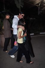 Shahrukh Khan snapped with daughter Suhana on 8th May 2012 (2).JPG